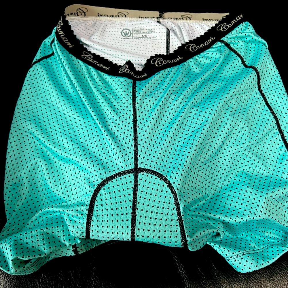 Canari cycle bike shorts size Large with cushion padding NWOT